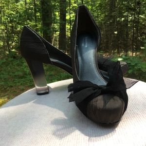 Vera Wang Pumps